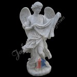 KLE-407, Estatuas talladas de piedra del ángel
