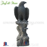KE-163, estatuas de granito de Eagle