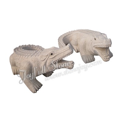 KY-523, Crocodile Statue